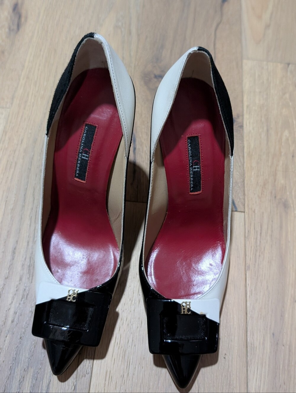 Classic Black and White Carolina herrera Pumps - Women Sz 37